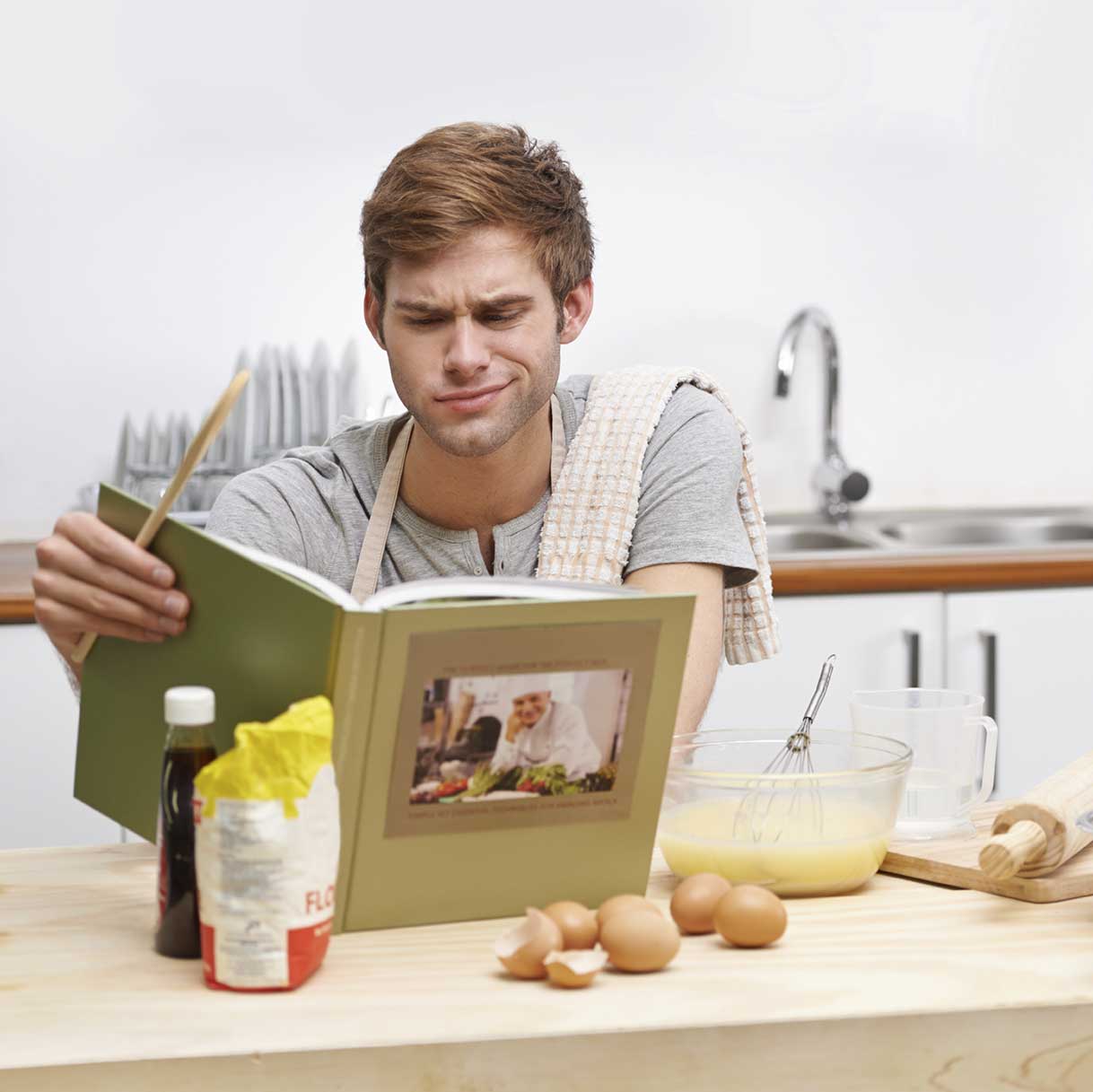uomo-imbranato-in-cucina